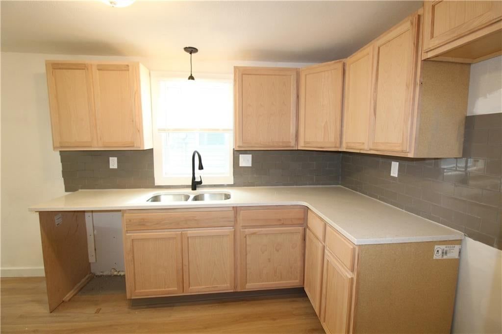 Photo 22 of 29 - 231 S BETHANY Street