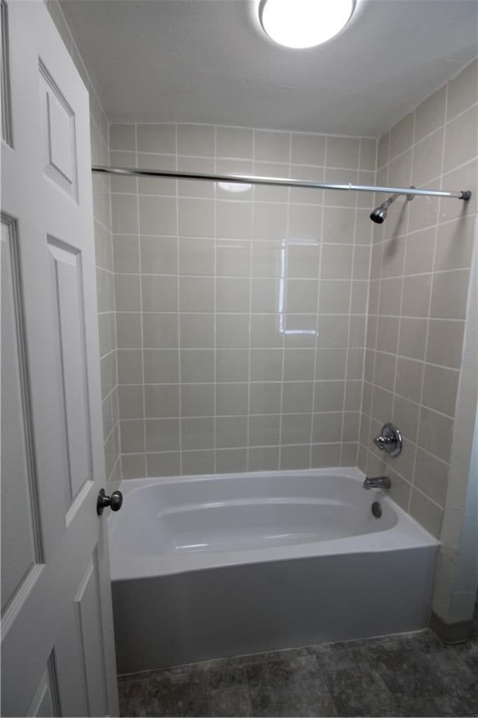 Photo 14 of 29 - 231 S BETHANY Street