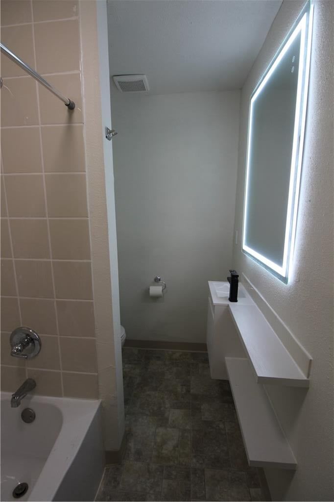 Photo 15 of 29 - 231 S BETHANY Street
