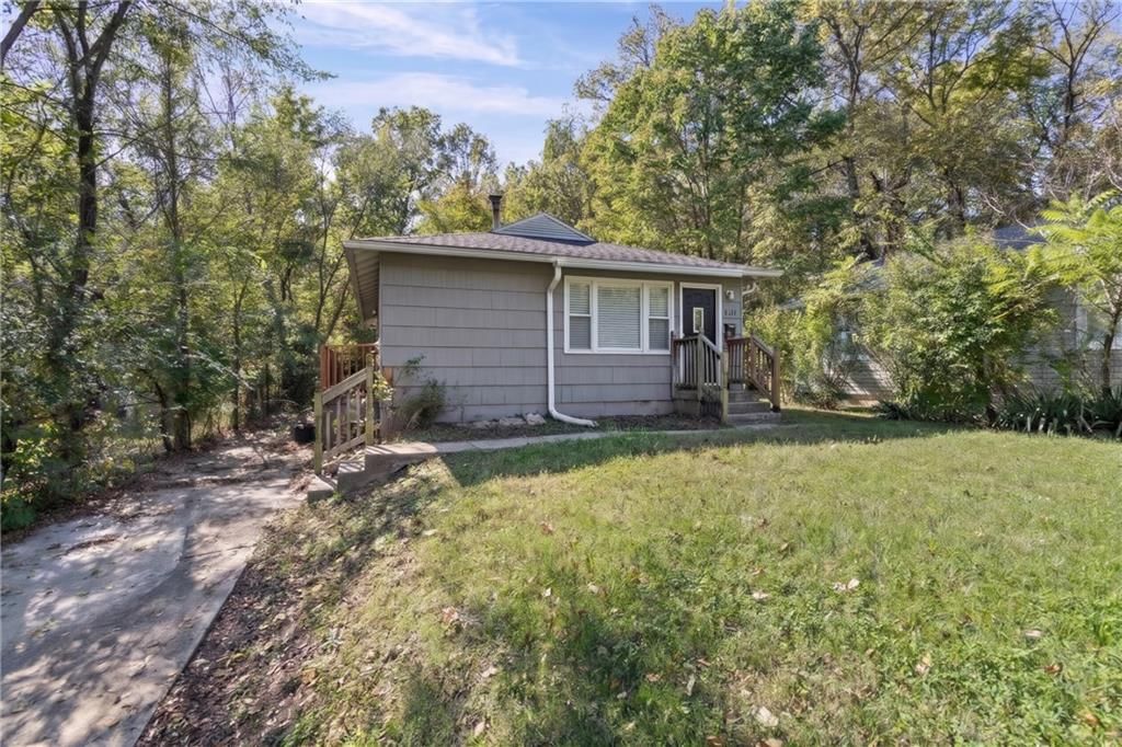 4323 Towers Road, Kansas City, MO: listing photo 2