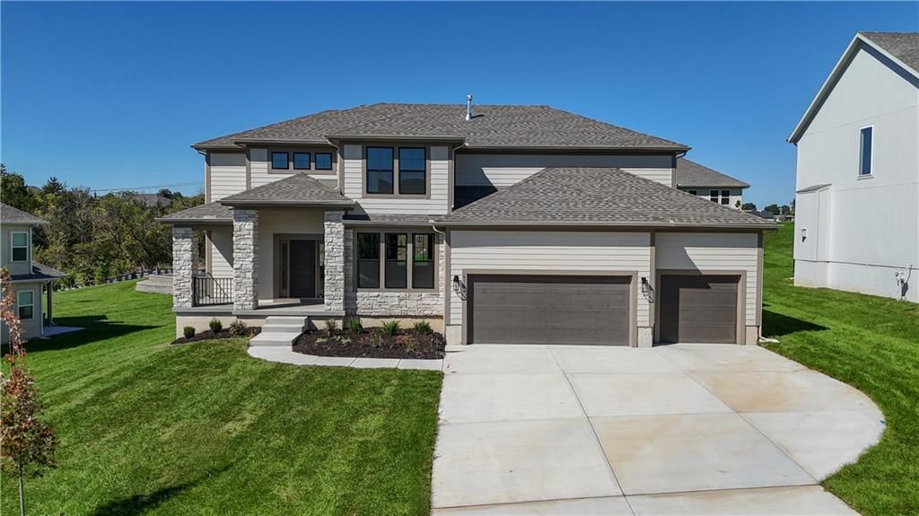6042 Apache Drive, Shawnee, KS