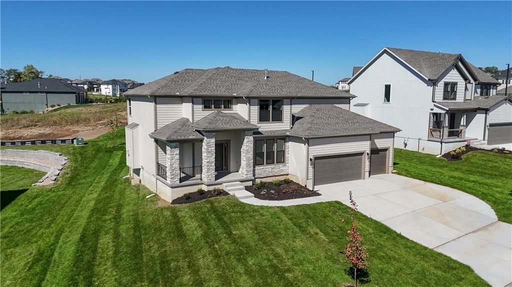 6042 Apache Drive, Shawnee, KS: listing photo 3