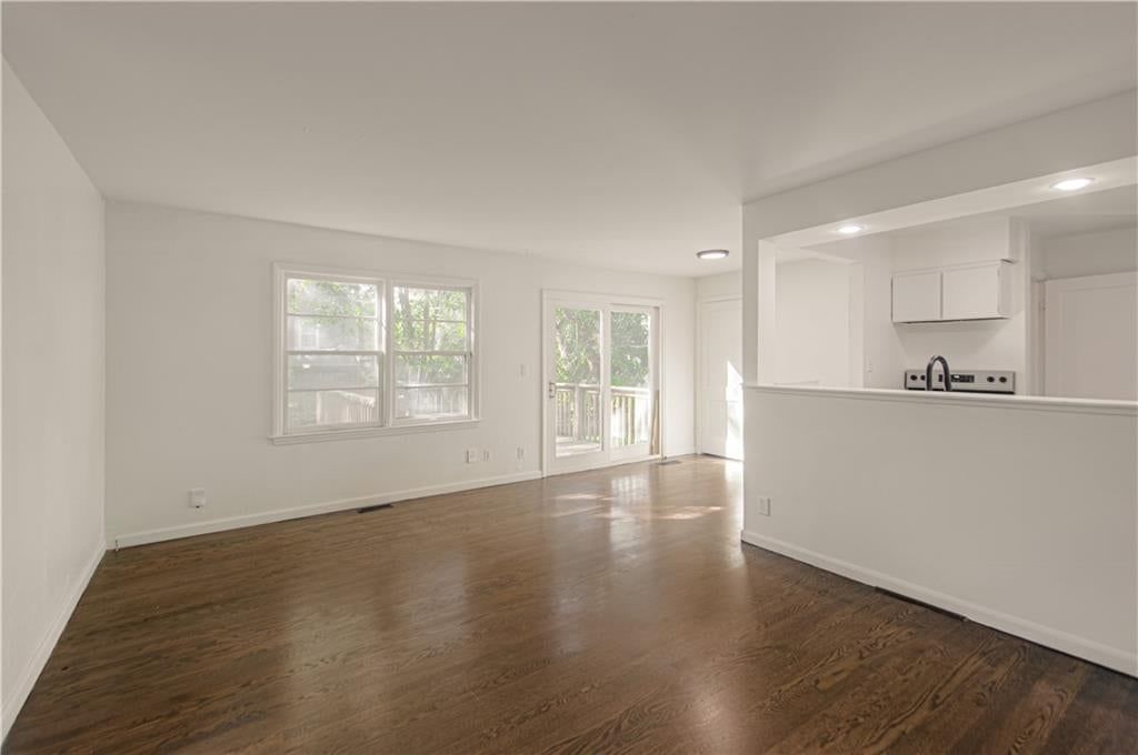 Photo 4 of 27 - 6730 Hawthorne Avenue