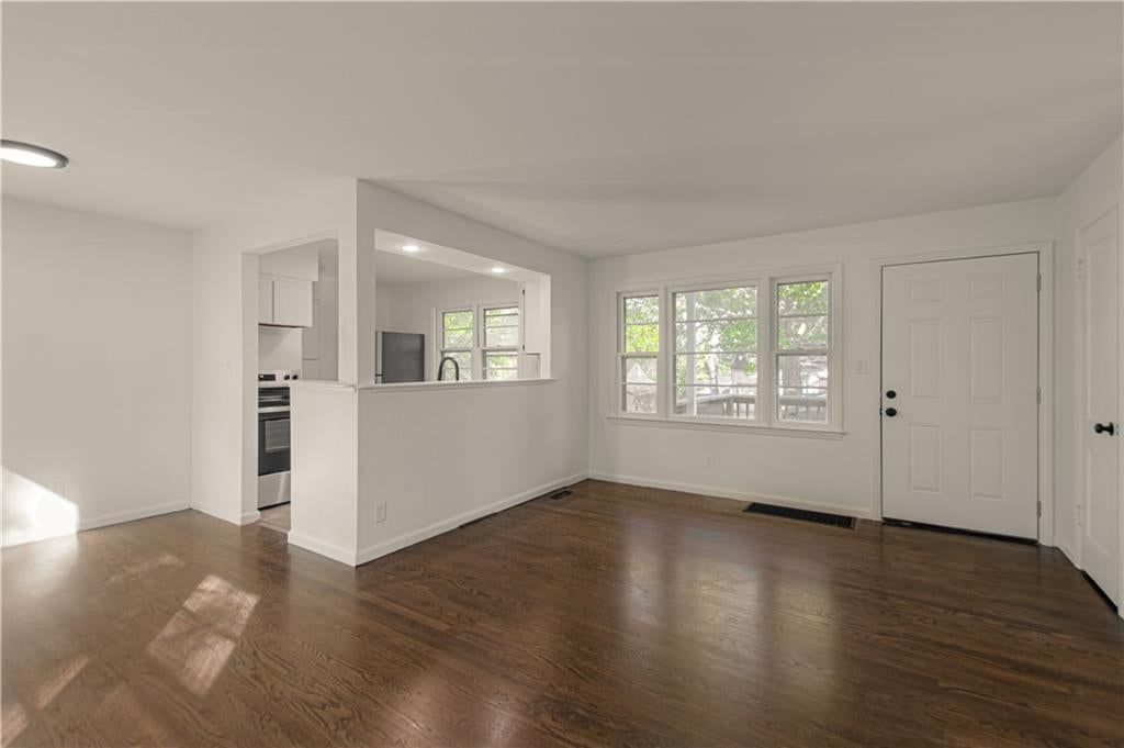 Photo 6 of 27 - 6730 Hawthorne Avenue