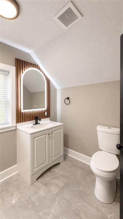 Photo 16 of 22 - 3942 Flora Avenue, Kansas City, MO 64110