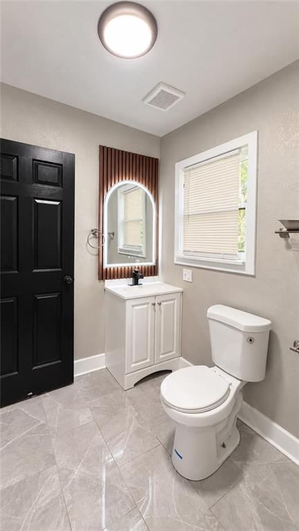Photo 11 of 22 - 3942 Flora Avenue, Kansas City, MO 64110