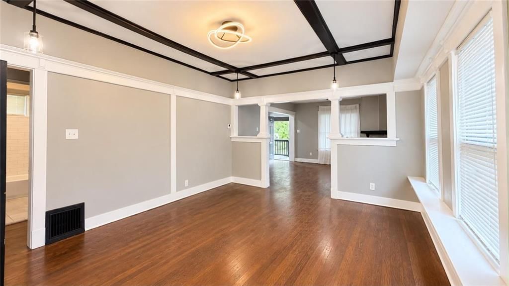 Photo 7 of 22 - 3942 Flora Avenue, Kansas City, MO 64110
