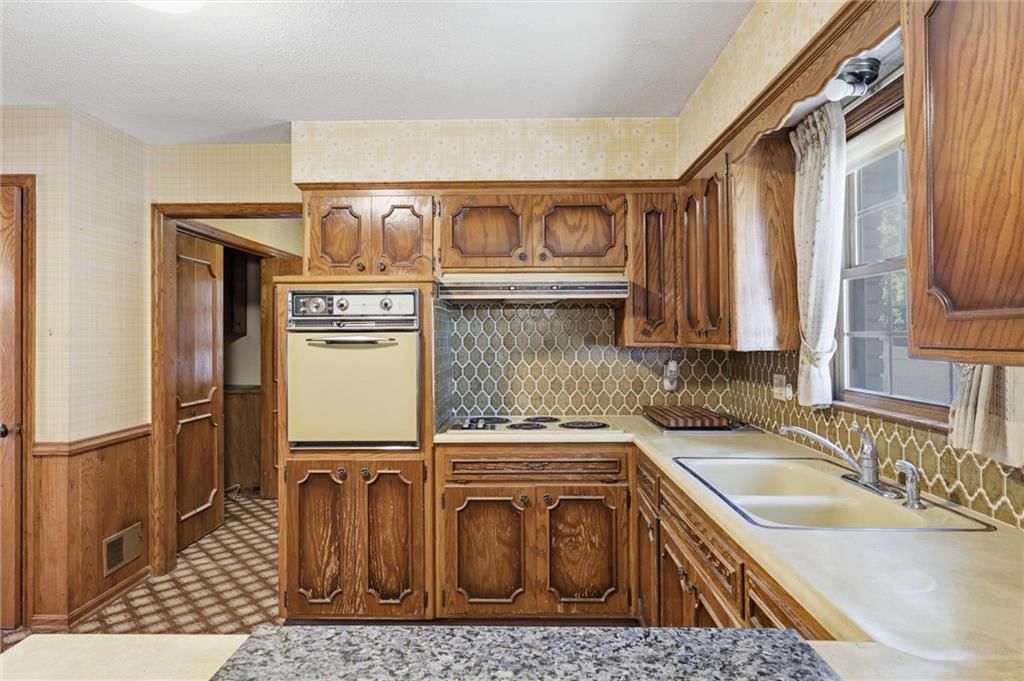 Photo 14 of 60 - 9209 W 47th Street, Merriam, KS 66203