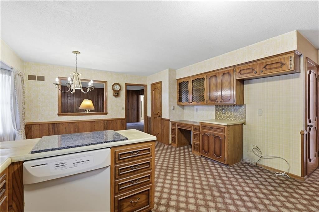 Photo 15 of 60 - 9209 W 47th Street, Merriam, KS 66203