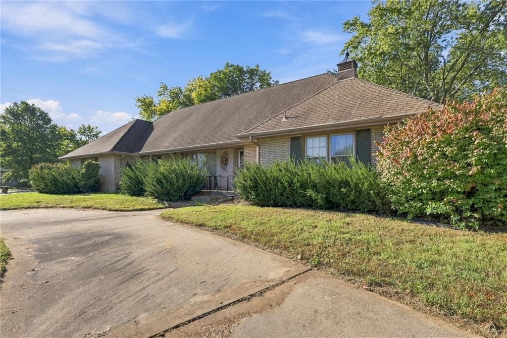 9209 W 47th Street, Merriam, KS: listing photo 2