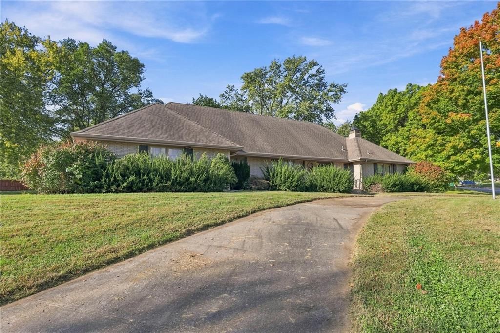 9209 W 47th Street, Merriam, KS: listing photo 3