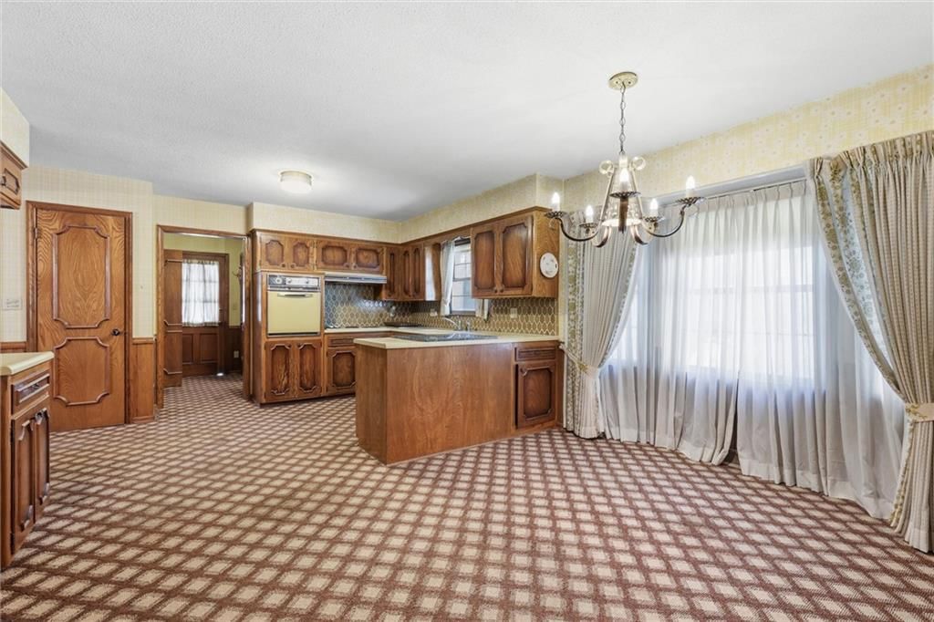 Statement lighting at 9209 W 47th Street, Merriam, KS 66203