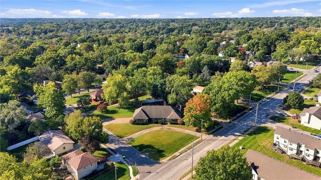 Big backyard at 9209 W 47th Street, Merriam, KS 66203
