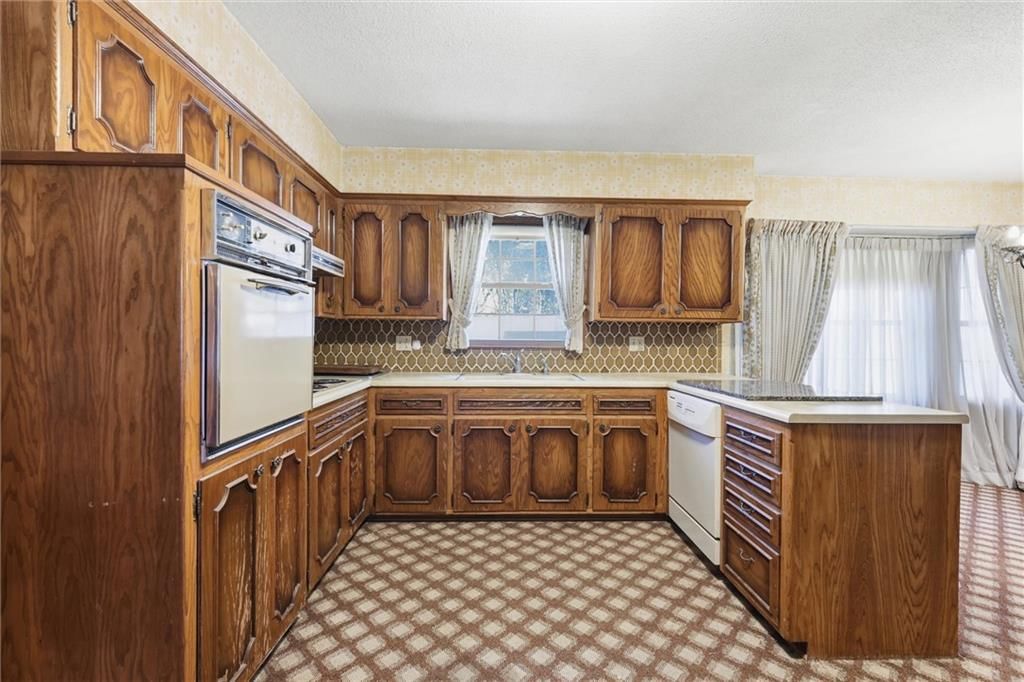 Photo 10 of 60 - 9209 W 47th Street, Merriam, KS 66203