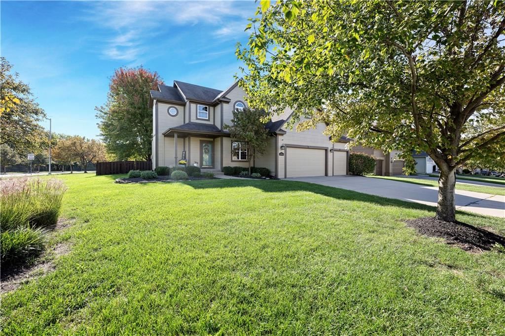 20903 W 116th Terrace, Olathe, KS: listing photo 2