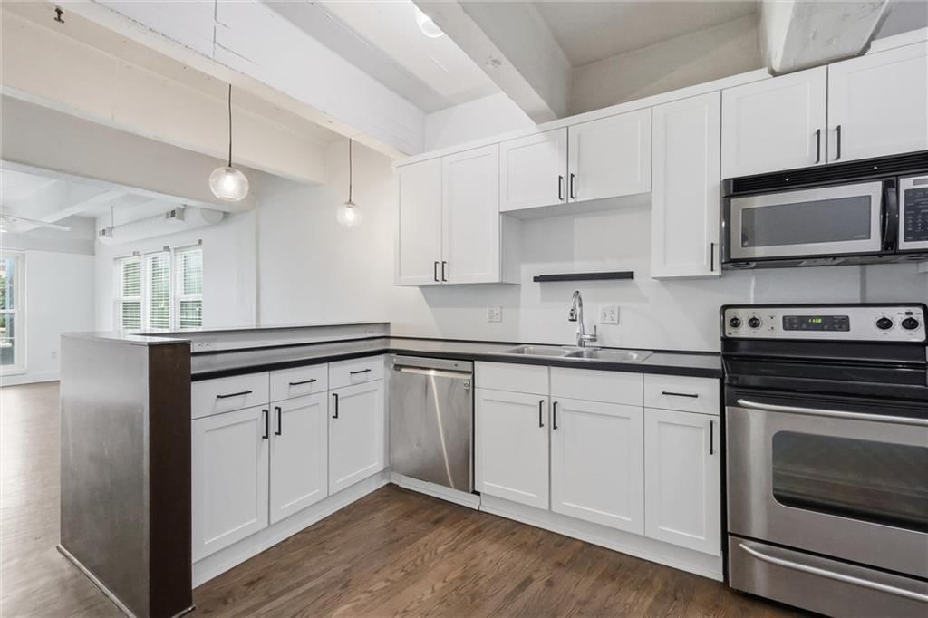 3001 Gillham Road, Kansas City, MO: listing photo 2