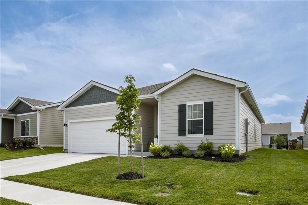 27031 E Oak View Drive, Lee's Summit, MO: listing photo 2