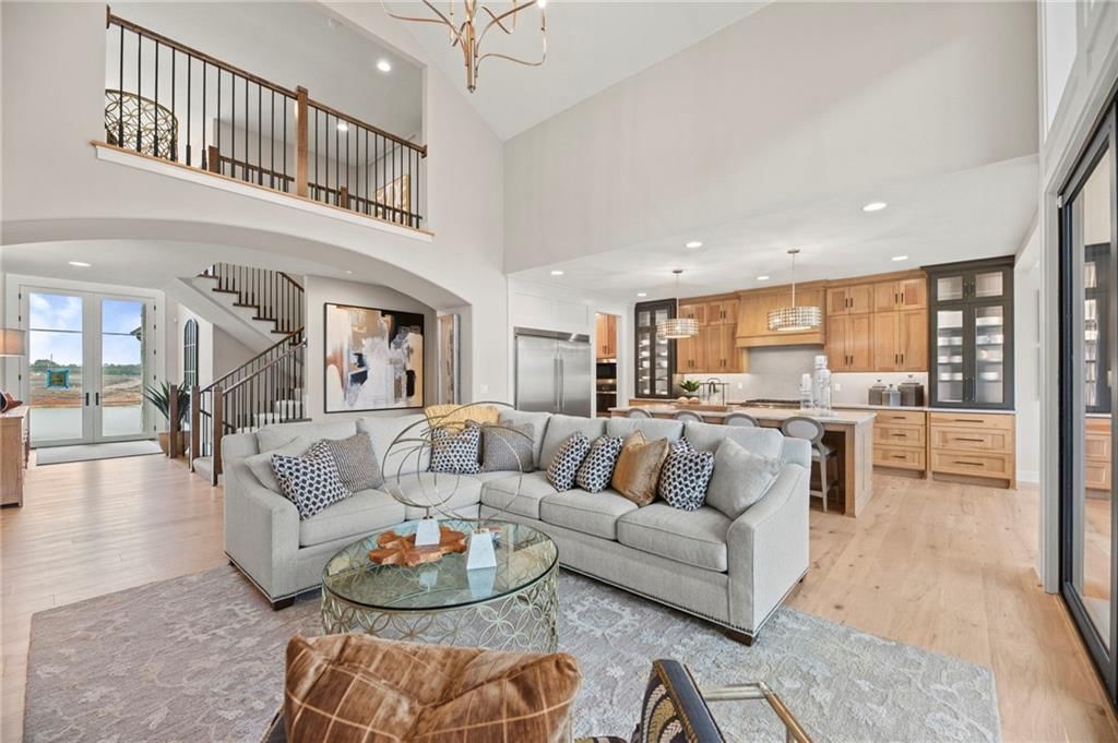 Photo 12 of 42 - 17605 Carter Street, Overland Park, KS 66221
