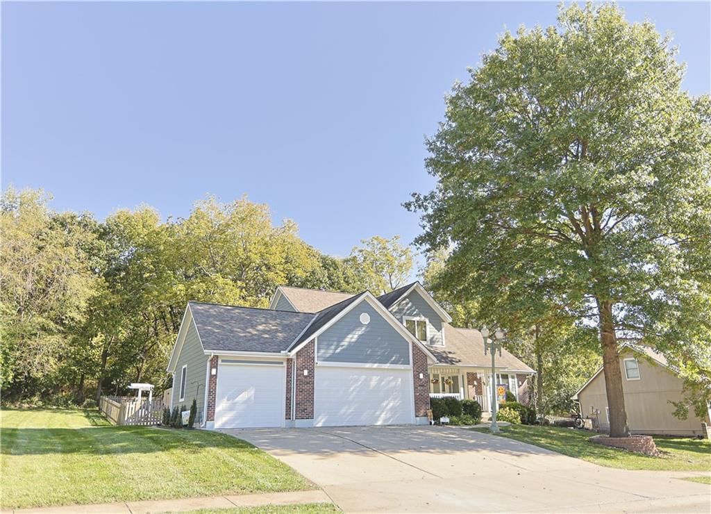 5101 S Tierney Court, Independence, MO: listing photo 3