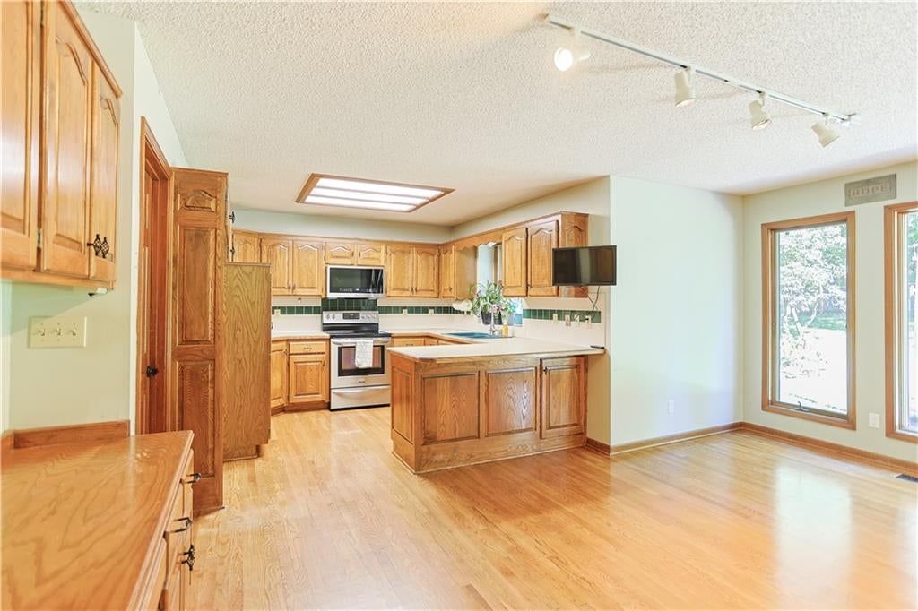 Photo 8 of 45 - 5101 S Tierney Court