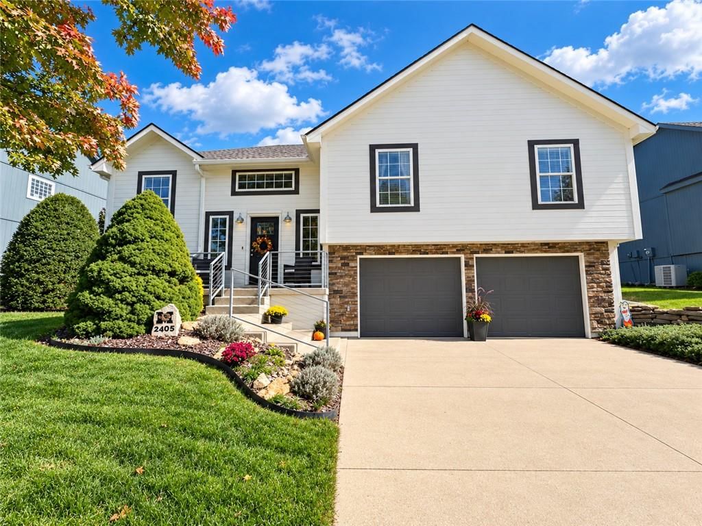 2405 Woodhaven Lane SW, Lee's Summit, MO