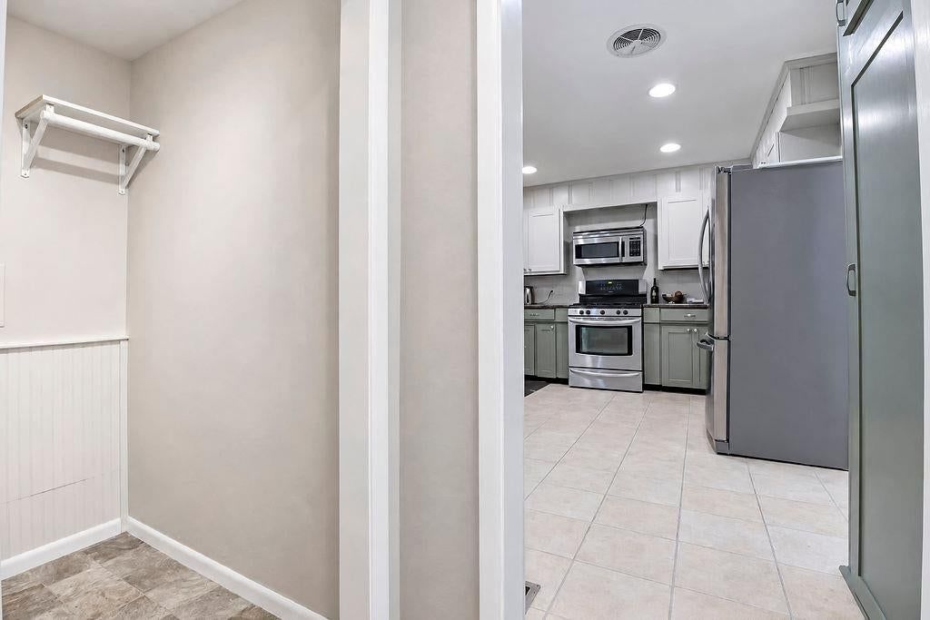 Photo 12 of 33 - 622 Walnut Street, Liberty, MO 64068