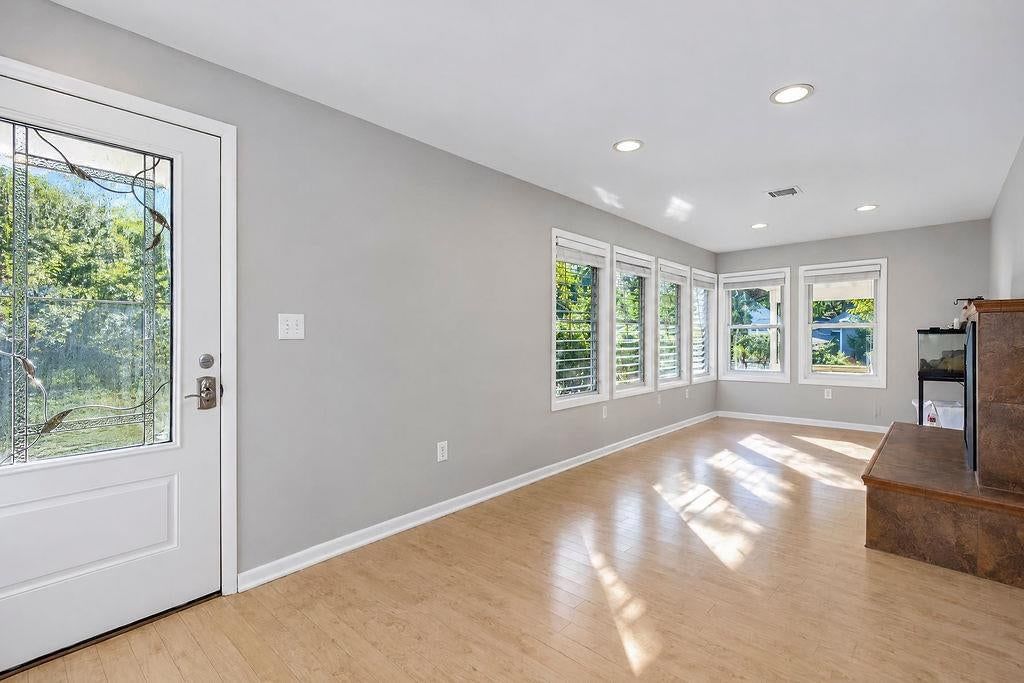Photo 14 of 33 - 622 Walnut Street, Liberty, MO 64068