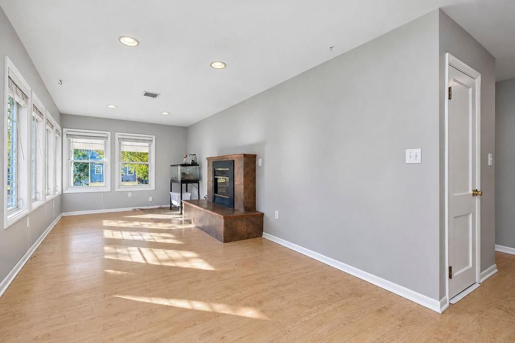 Photo 13 of 33 - 622 Walnut Street, Liberty, MO 64068