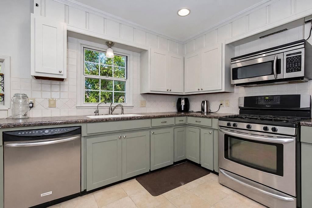 Photo 9 of 33 - 622 Walnut Street, Liberty, MO 64068