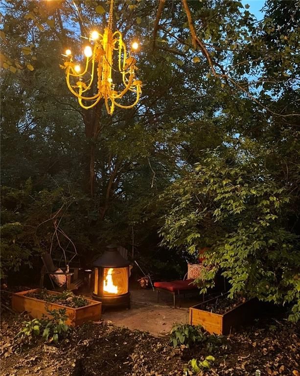 Statement lighting at 622 Walnut Street, Liberty, MO 64068