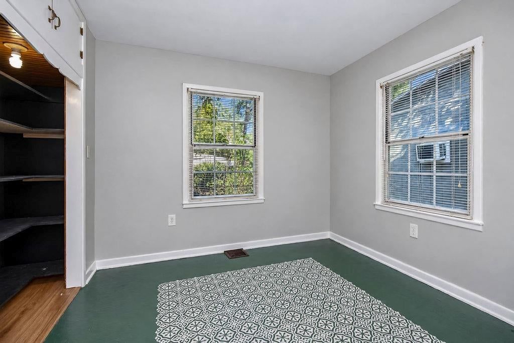 Photo 19 of 33 - 622 Walnut Street, Liberty, MO 64068