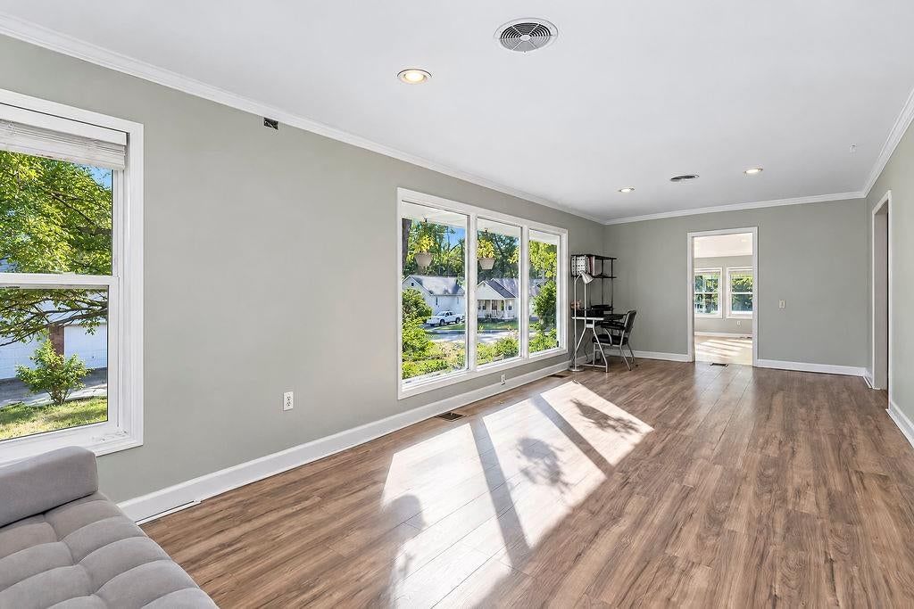 Photo 5 of 33 - 622 Walnut Street, Liberty, MO 64068