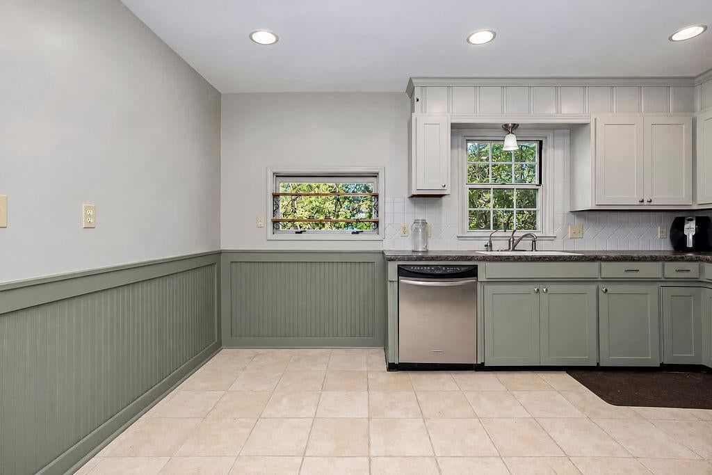 Wainscoting or board and batten at 622 Walnut Street, Liberty, MO 64068