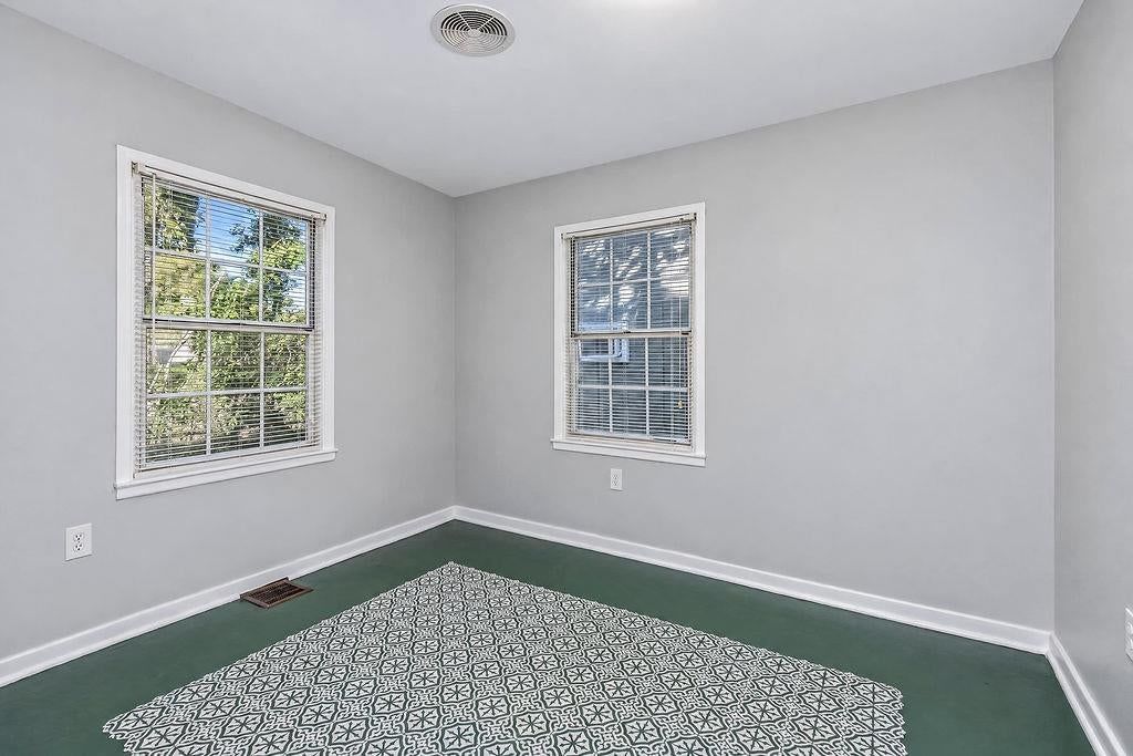 Photo 18 of 33 - 622 Walnut Street, Liberty, MO 64068
