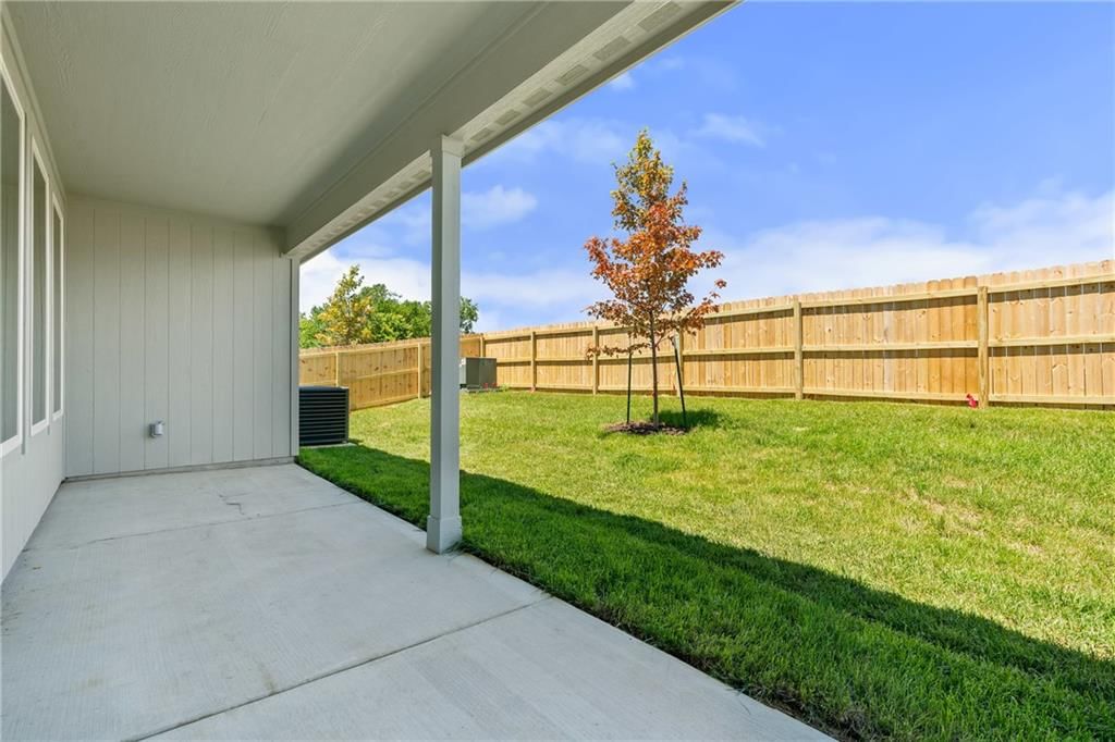 Photo 6 of 27 - 4020 NE Apple Grove Drive