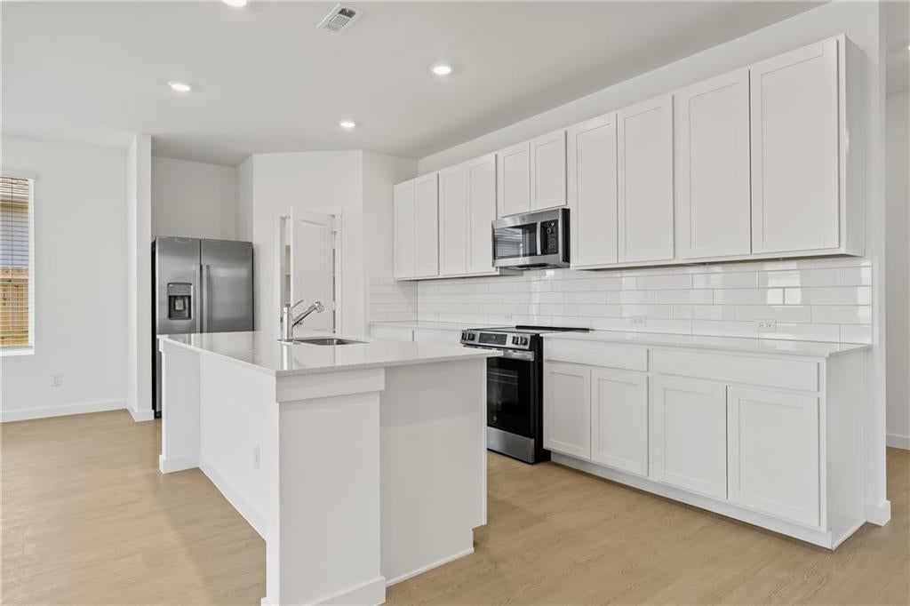 Photo 5 of 27 - 4020 NE Apple Grove Drive