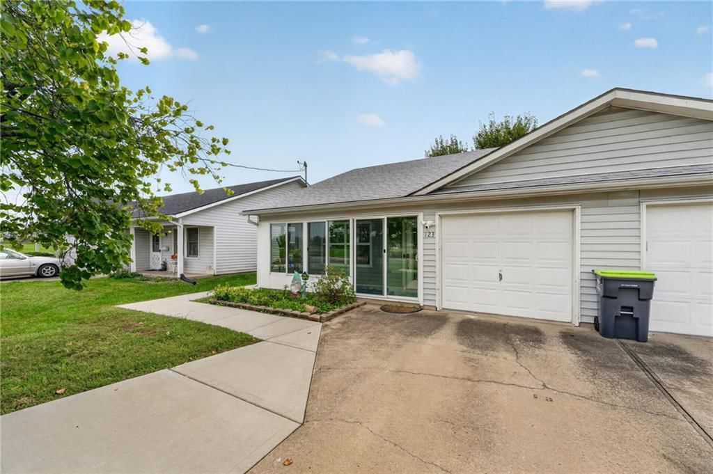 123 E Madison Street, Gardner, KS: listing photo 3
