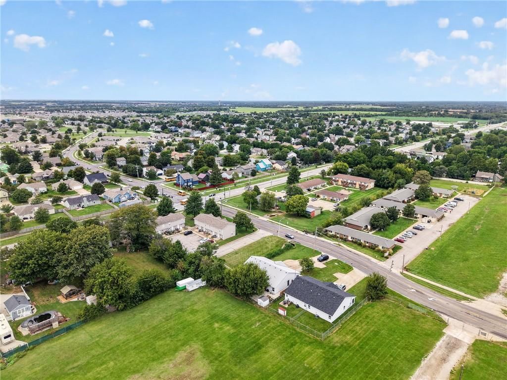 Photo 9 of 38 - 123 E Madison Street, Gardner, KS 66030