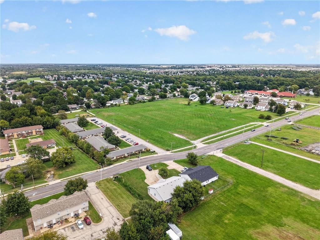 Photo 10 of 38 - 123 E Madison Street, Gardner, KS 66030