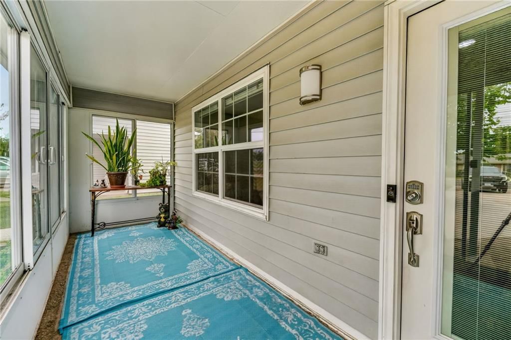 Sunroom at 123 E Madison Street, Gardner, KS 66030
