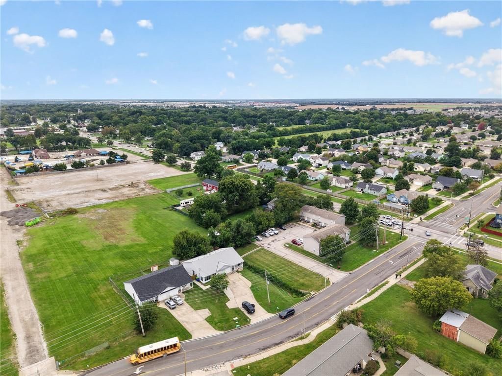 Photo 8 of 38 - 123 E Madison Street, Gardner, KS 66030