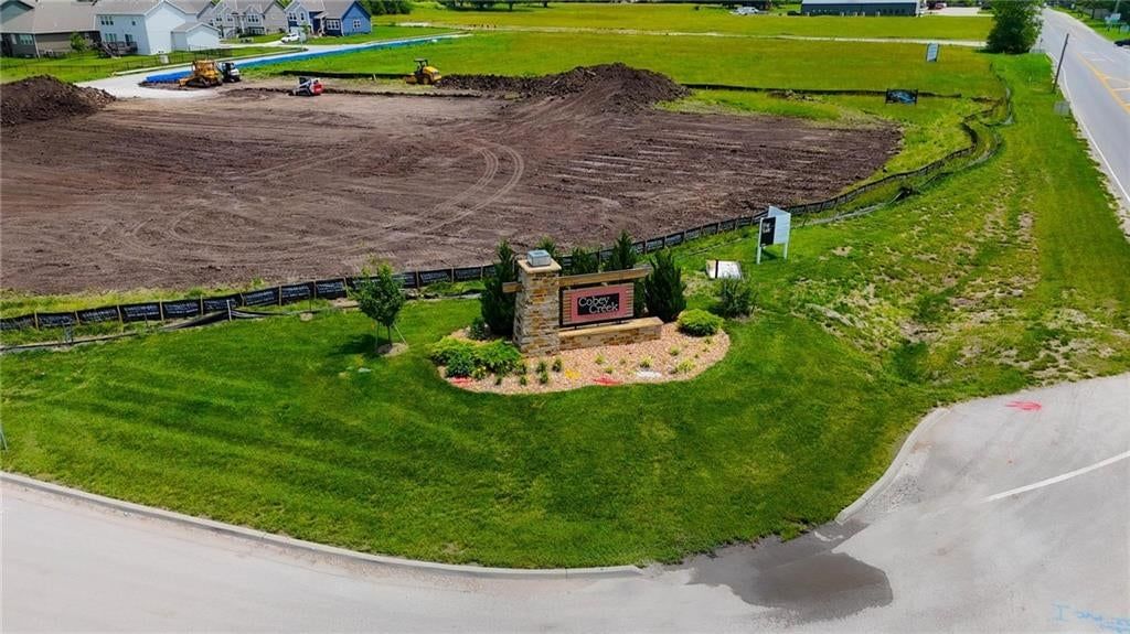 Photo 11 of 14 - 3500 SE Sunset Ridge Drive, Lee's Summit, MO 64083