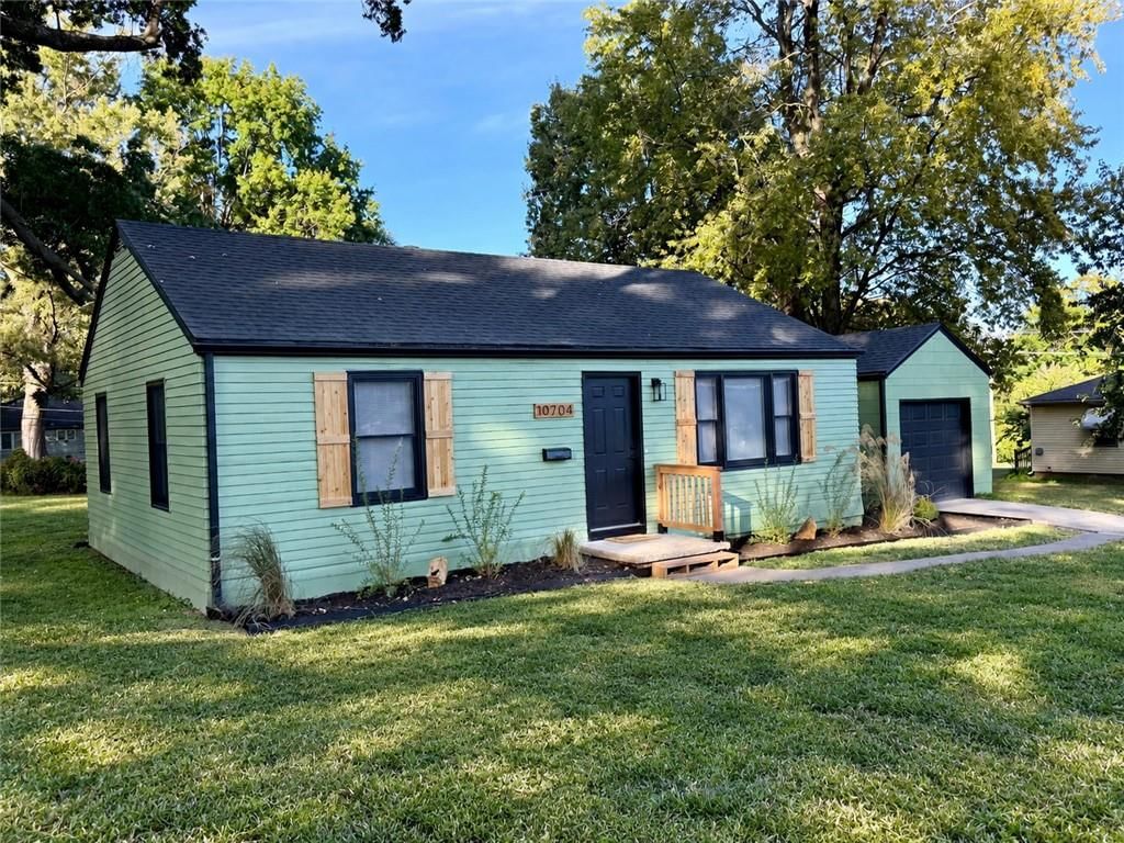 10704 E 34th Street S, Independence, MO: listing photo 2