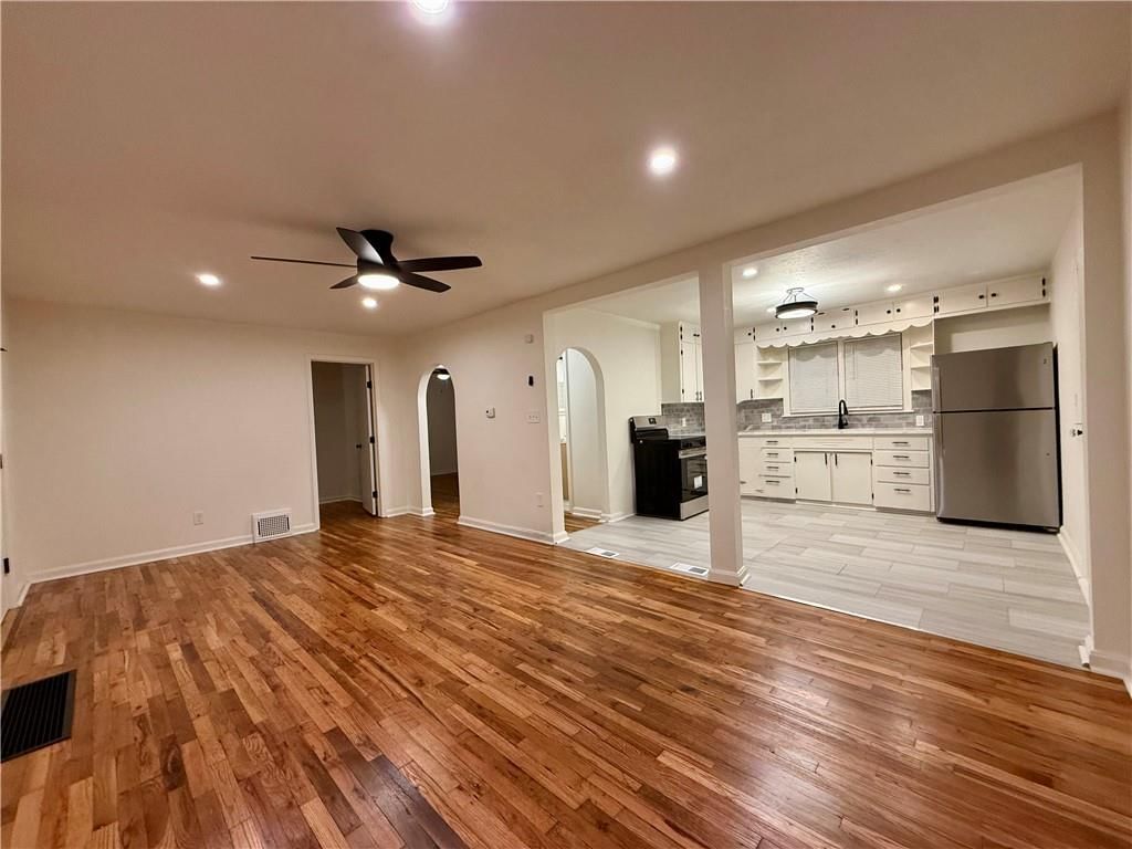 Photo 5 of 20 - 10704 E 34th Street S