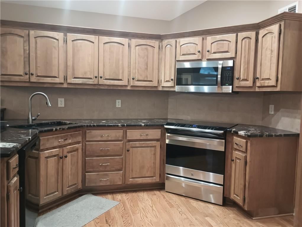 Photo 13 of 24 - 14121 W 152nd Terrace #4003, Olathe, KS 66062
