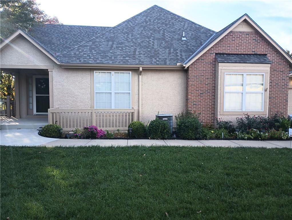 14121 W 152nd Terrace, Olathe, KS: listing photo 2