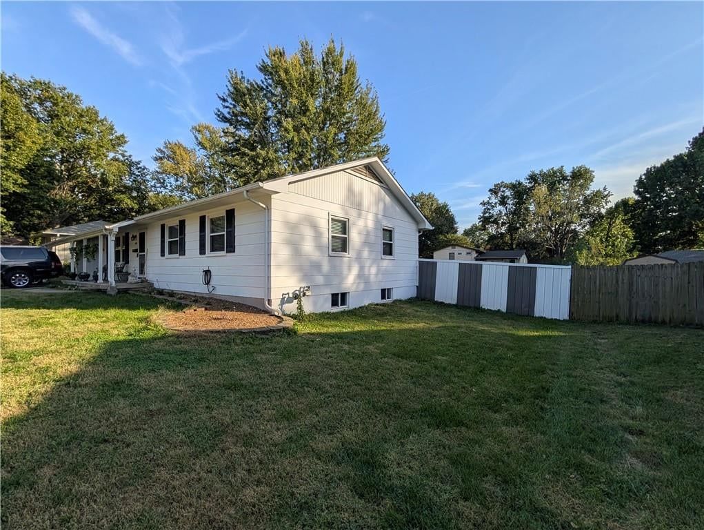 2205 Quail Street, Harrisonville, MO: listing photo 2