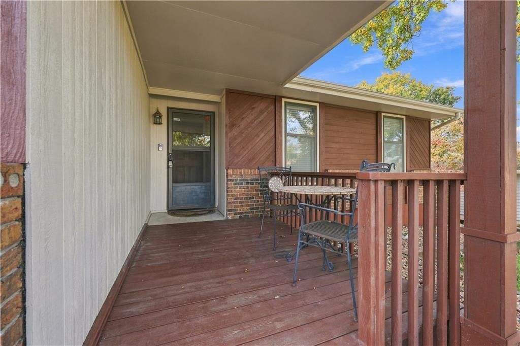 2600 SW Morningside Drive, Blue Springs, MO: listing photo 3