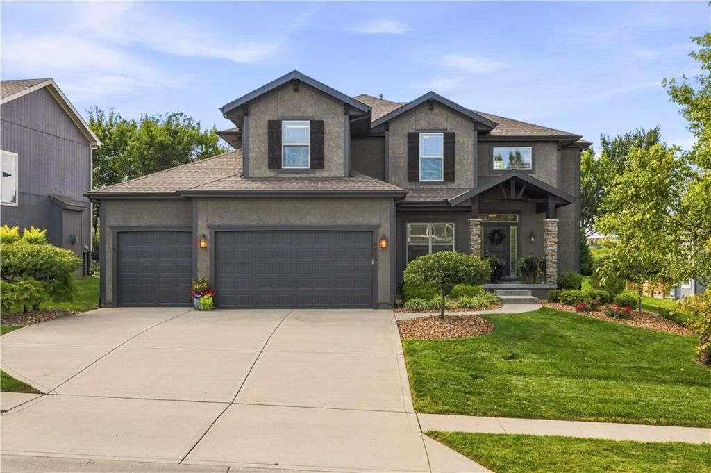 8810 W 165th Terrace, Overland Park, KS: listing photo 2
