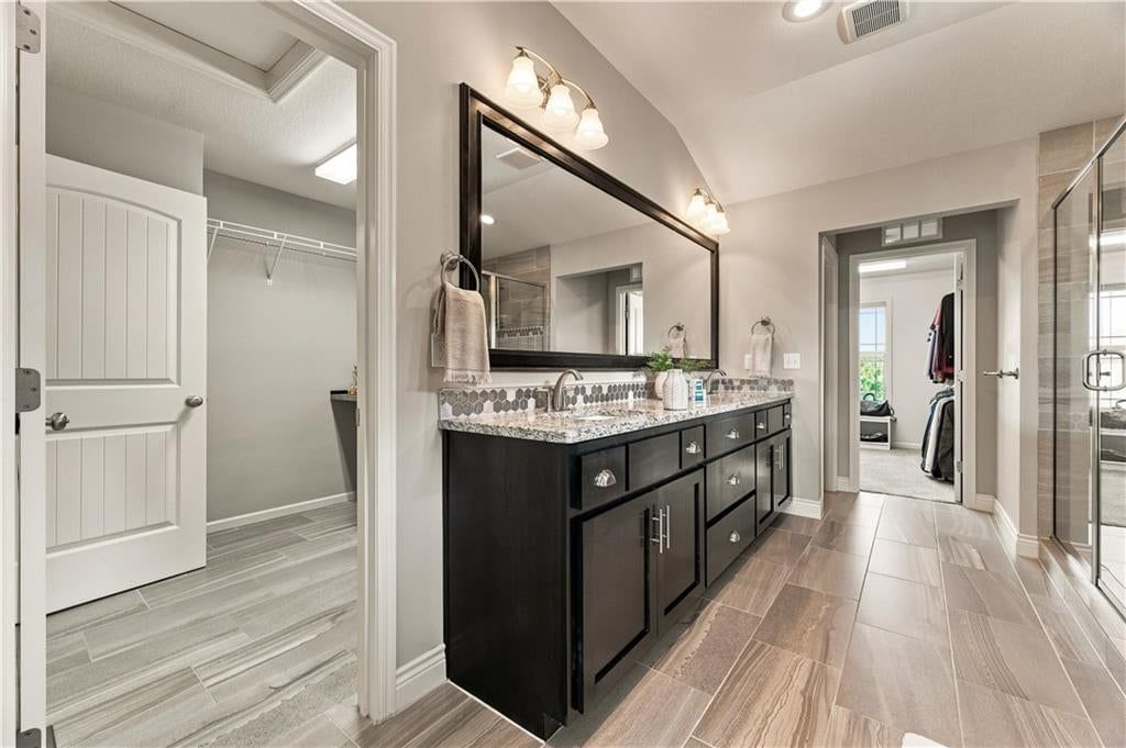 Photo 36 of 51 - 8810 W 165th Terrace, Overland Park, KS 66085
